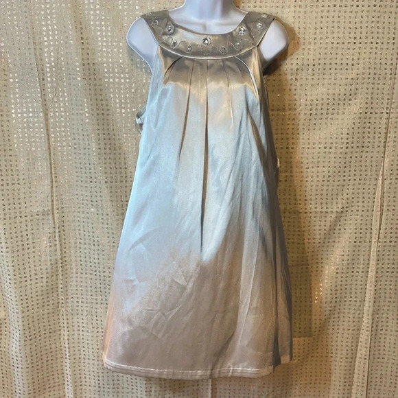 Alexia Admor Sliver Backless Dress with Beaded Neckline - Picture 9 of 9